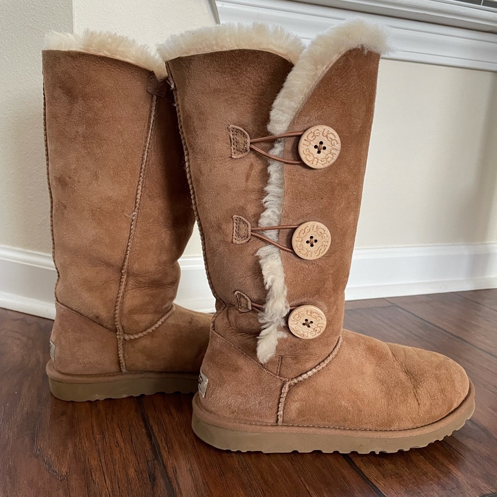 Tall tan fuzzy furry Ugg’s sheepskin boots size 8
